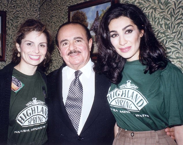 00D8653600000190-4577946-Adnan_Khashoggi_with_two_of_his_daughters_as_they_watched_the_Lo-a-1_1496825536646