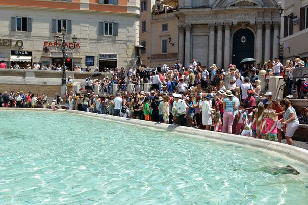 Penalty decision for tourists to protect the ancient fountains in Rome