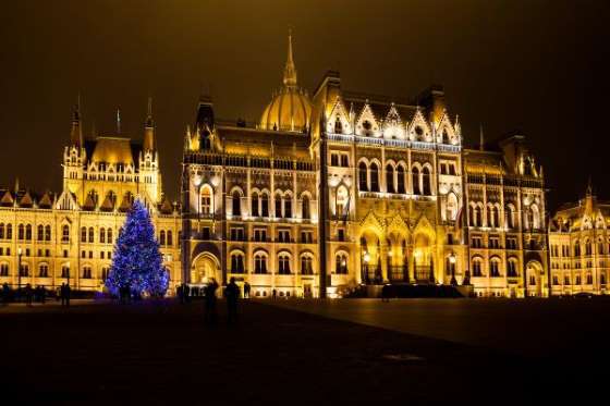 Budapesta iluminată de sărbători